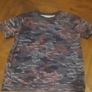Xersion Kids Camo Tee in Gray and Orange